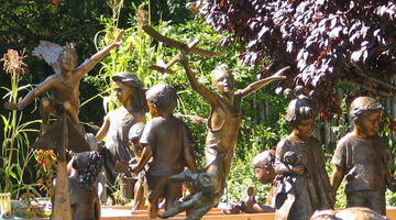 2004 10-Santa Fe Statues-Children at Play